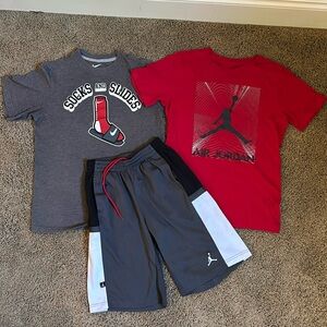 Lot of 3: NIKE 2 T-shirts, 1 pair of shorts size L